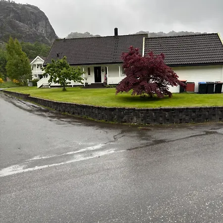 Eikestua Sogndalsstrand